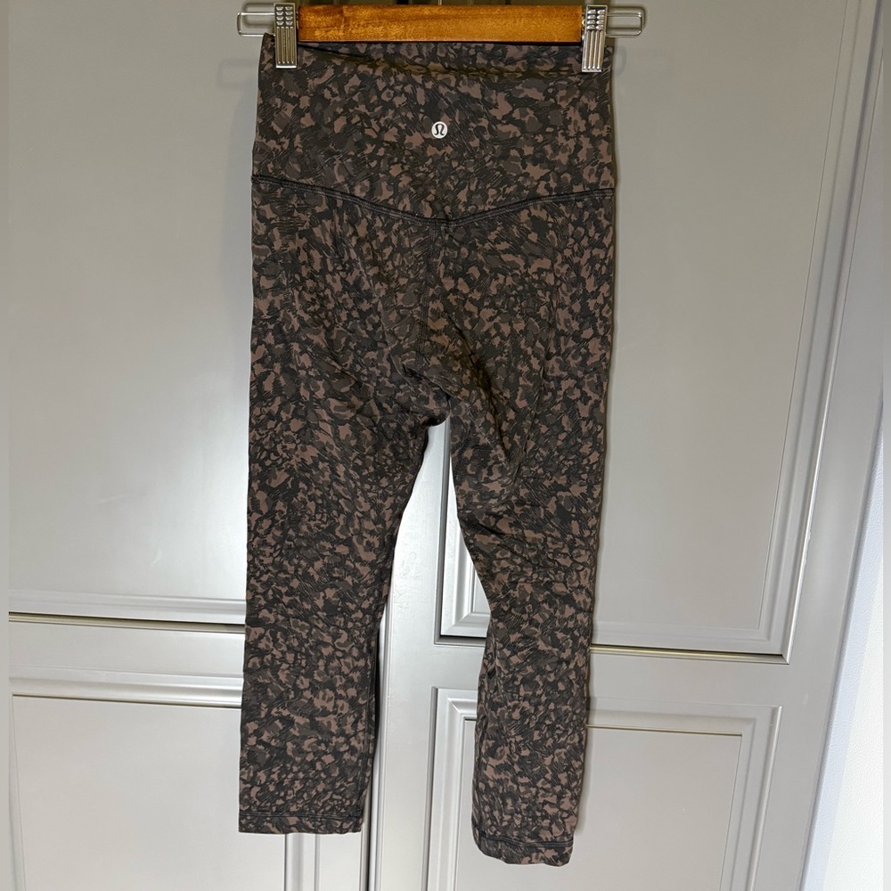 Lululemon Align High Rise Crop 23” - like new - size 4